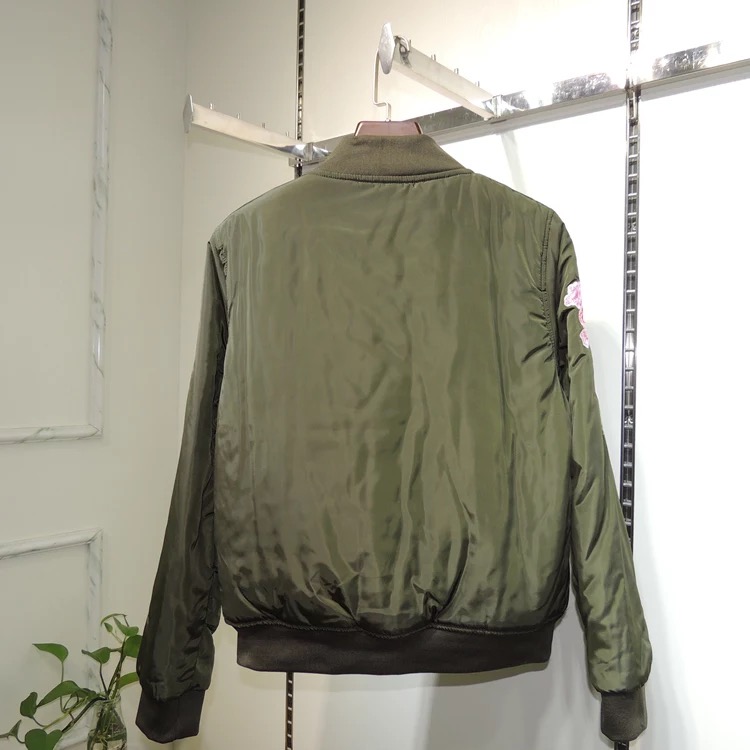 เสื้อนอก เสื้อคลุมกันหนาว เสื้อไฟท์ สีดำ แต่งลายปักช่วงแขน Size M/L
