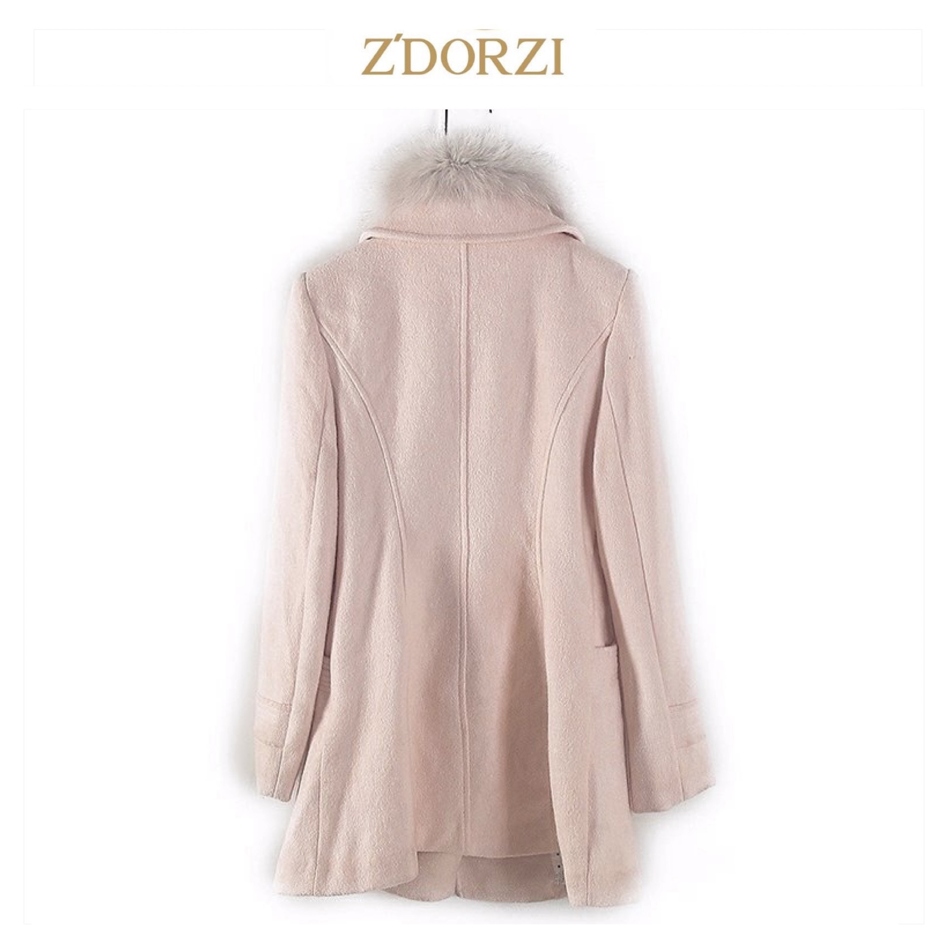 Z'DORZI เสื้อโค้ท เสื้อกันหนาว เนื้อผ้าสักหลาดวูล สีชมพูอ่อน แต่งขนเฟอร์ปกสีเทาอ่อน แบรนด์ Z'DORZI