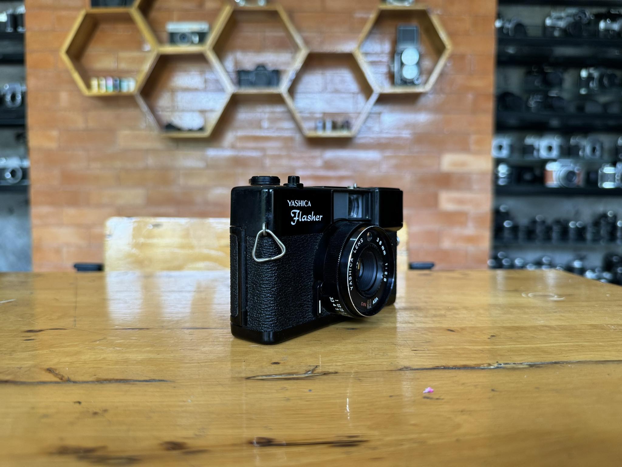 YASHICA FLASHER YASHICA LENS 38MM.F2.8