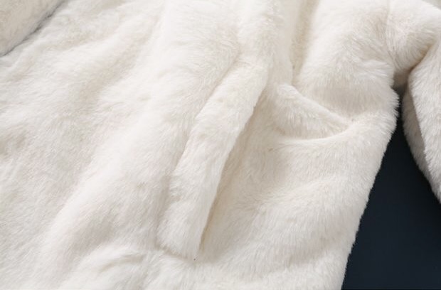 Forever21 เสื้อเฟอร์กันหนาว หมวกฮู้ด เสื้อขน แบรนด์ forever21 (FLUFFY COAT) ขาว