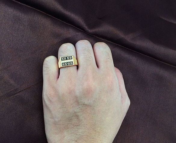 แหวนผู้ชาย แหวนทอง 18 K ออกแบบ หน้าแหวน สี่เหลี่ยม ลายแบบ อียิปต์ ติดเพชร เรียง 5 เม็ด แหวนผู้ชาย สวย ๆ ใส่ไปงาน 508935