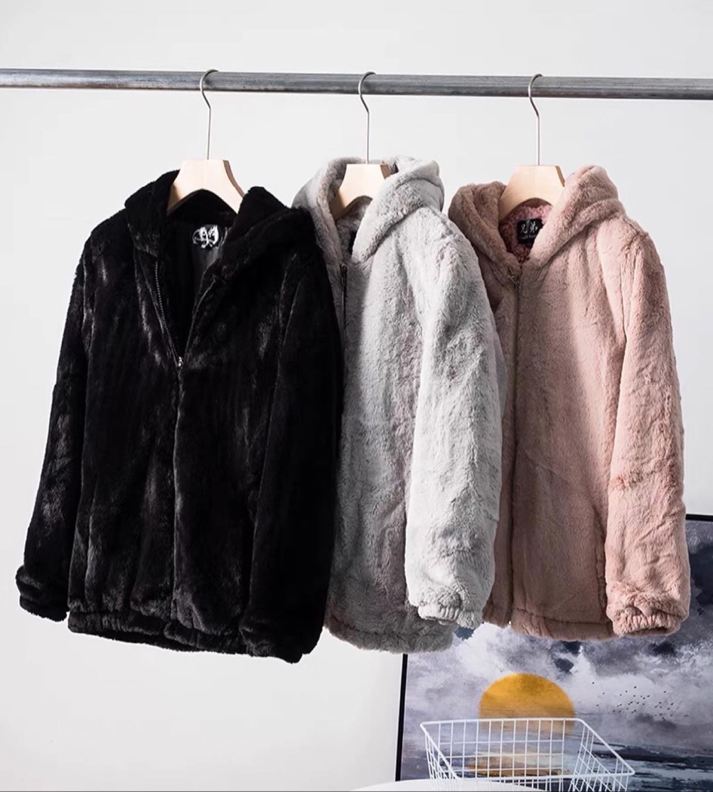 Forever21 เสื้อเฟอร์กันหนาว หมวกฮู้ด เสื้อขน สีดำ (FLUFFY COAT) 兄弟 ขาว