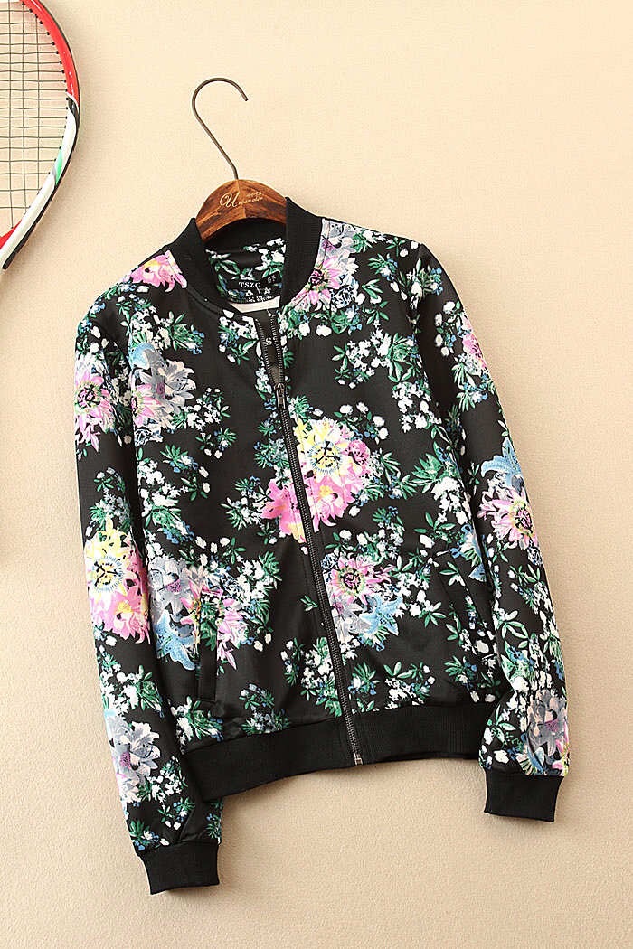 เสื้อคลุม เสื้อแจ็คเก็ต ผ้าวอร์ม พื้นดำ ลายดอกสีสันสวยสดใส แต่งแขนเอวจั๊ม เนื้อผ้าหนานุ่มเริ่ดคะ ติดแบรนด์ TSZC