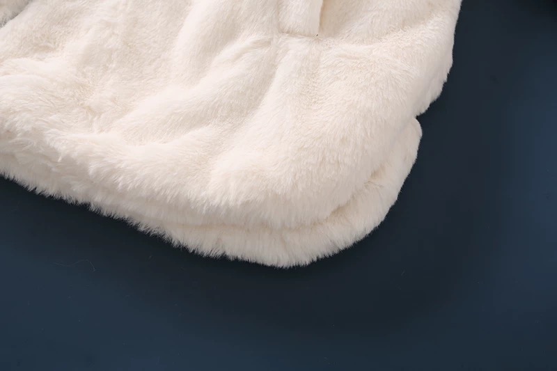 Forever21 เสื้อเฟอร์กันหนาว หมวกฮู้ด เสื้อขน แบรนด์ forever21 (FLUFFY COAT) ขาว