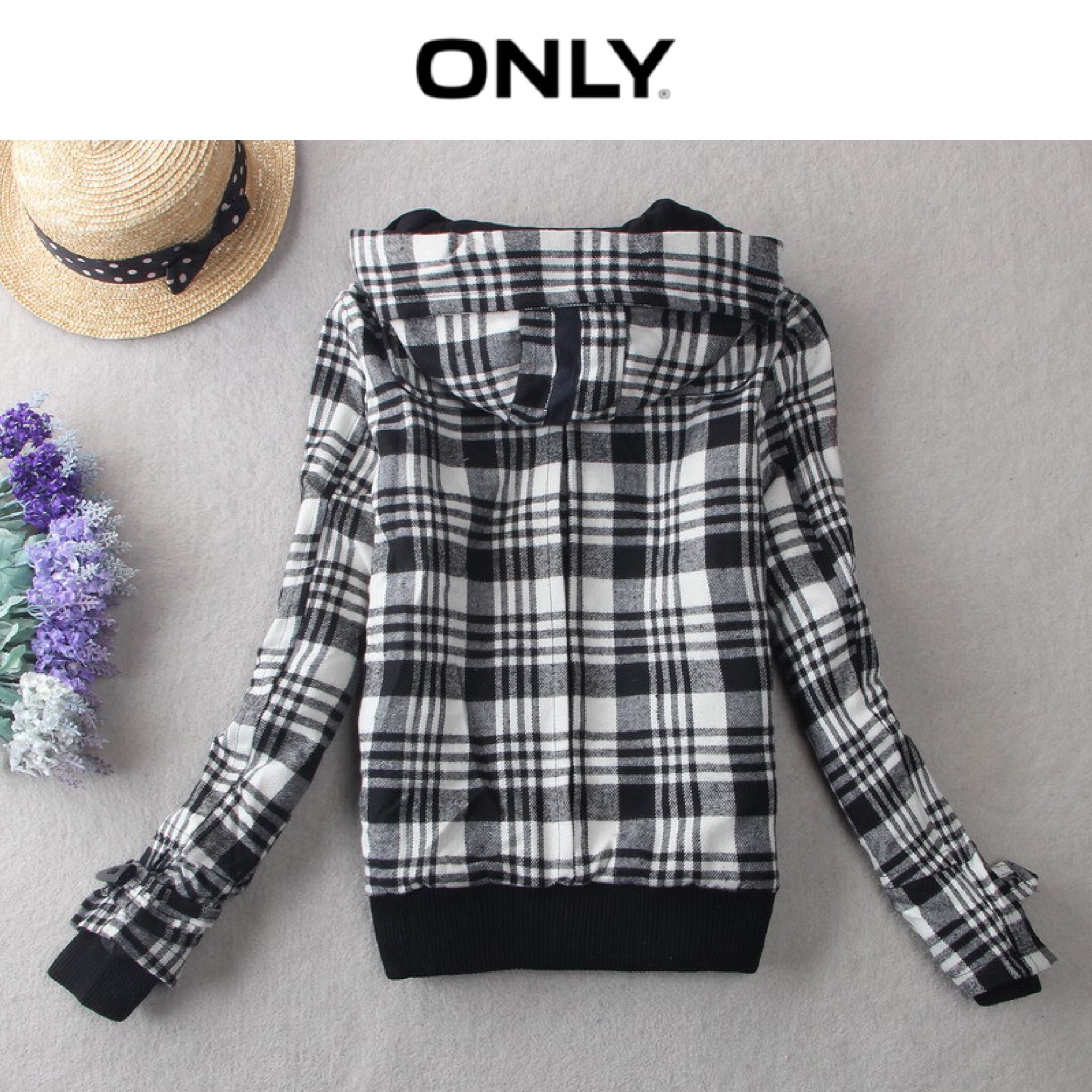 Only เสื้อกันหนาว ลายตารางขาวดำ แต่งฮูทแบรนด์เนม ONLYแท้100% แขนมีซับกันลม แบบสวย งานหรู มากคะ สินค้าญี่ปุ่น ขาวดำ