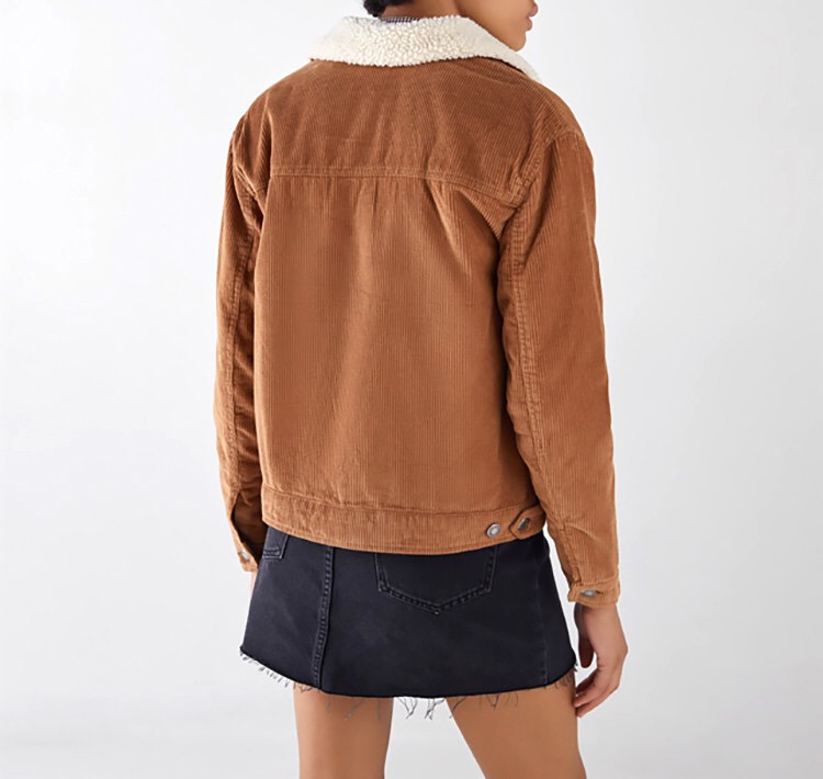 Bershka เสื้อกันหนาว เสื้อแจ็ค เนื้อลูกฟูก แต่งซับขนอุ่น สีขาวด้านใน แบรนด์ BESHKAงานสวย น่ารักมากคะ