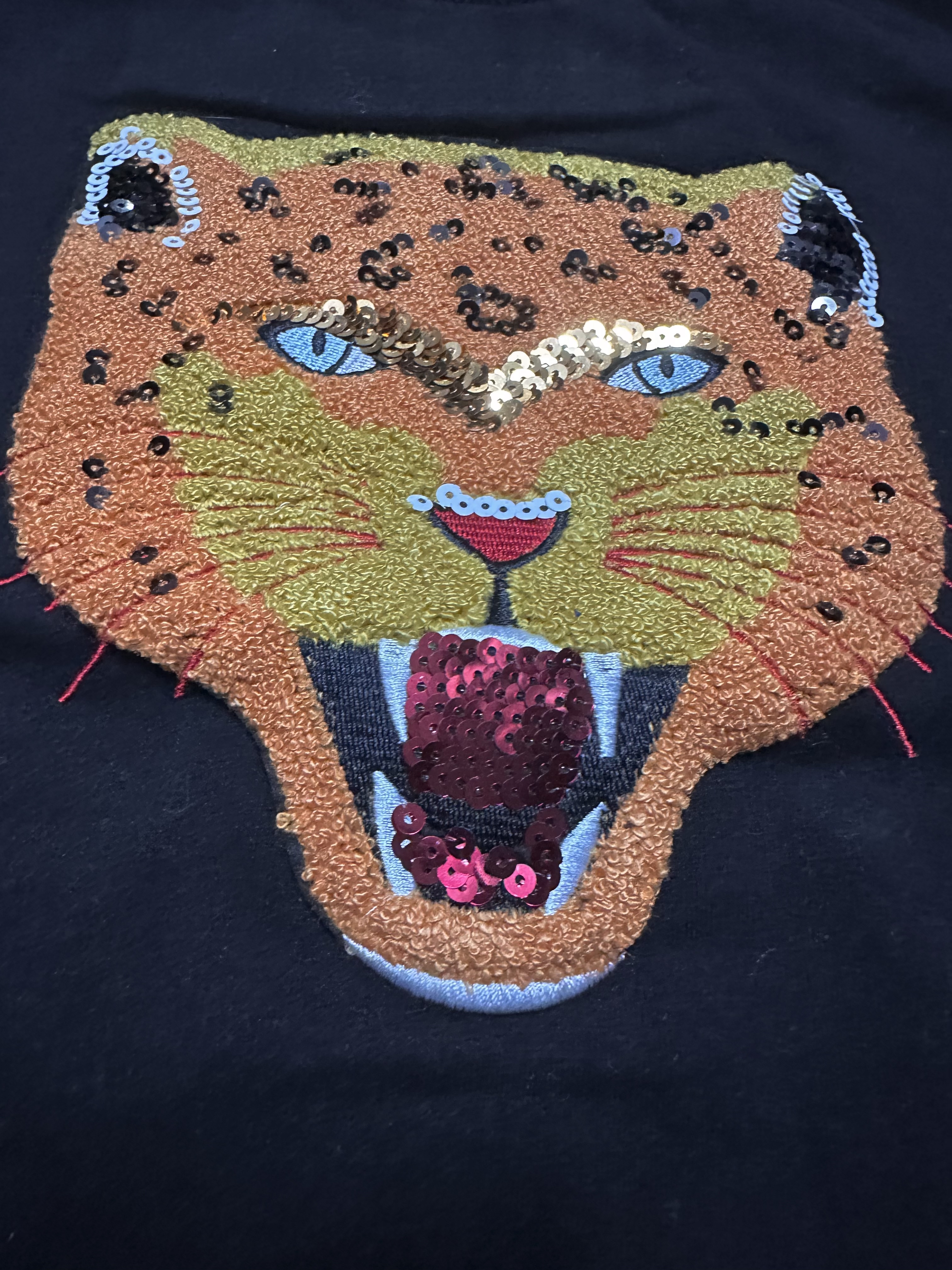 เสื้อหนาวไหมพรม สีดำ ลายปักเลื่อม หน้าเสือ FELINE เนื้อผ้ายืด นุ่ม สวย งานญี่ปุ่น sinsay คะ Size L