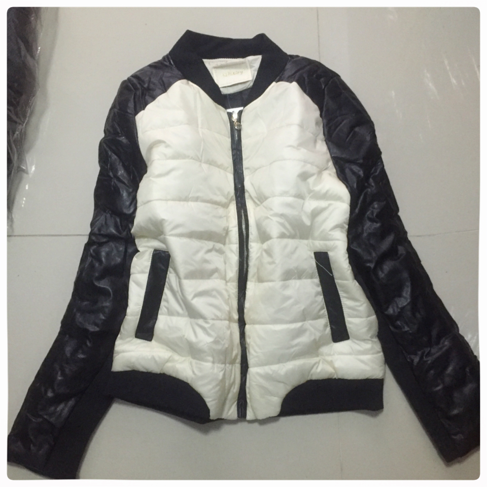 เสื้อกันหนาว แจ็คเก็ตกันหนาว สีทูโทนขาว-ดำ สไตล์ Bomber jacket แต่งแขนหนัง งานสวย แนวๆเท่ห์ๆคะ size L