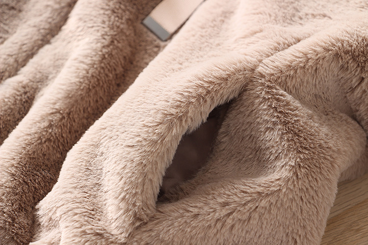 Page one เสื้อเฟอร์กันหนาว หมวกฮู้ด เสื้อขน Fluffy coat แบรนด์ page One ดำ