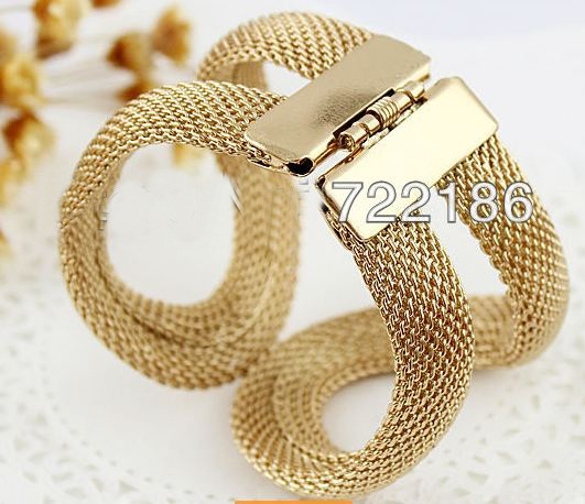 กำไลข้อมือ ทองสังเคราะห์ แบบสวย ออกแบบลักษณะคล้ายโซ่ เรียงกัน no 43084