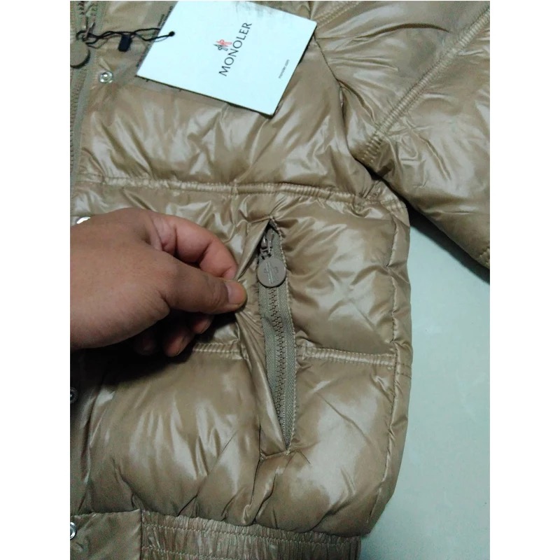 เสื้อกันหนาว ขนเป็ด แต่งหมวกฮูท สีนูท กากี MONCLER