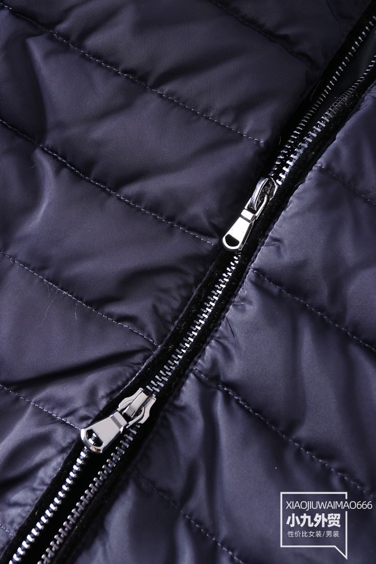 ARMANI เสื้อกันหนาว เสื้อฮู้ดเฟอร์ บุนวมอุ่น แบรนด์ ARMANI(ฮู้ดถอดได้ค่ะ) ดำ