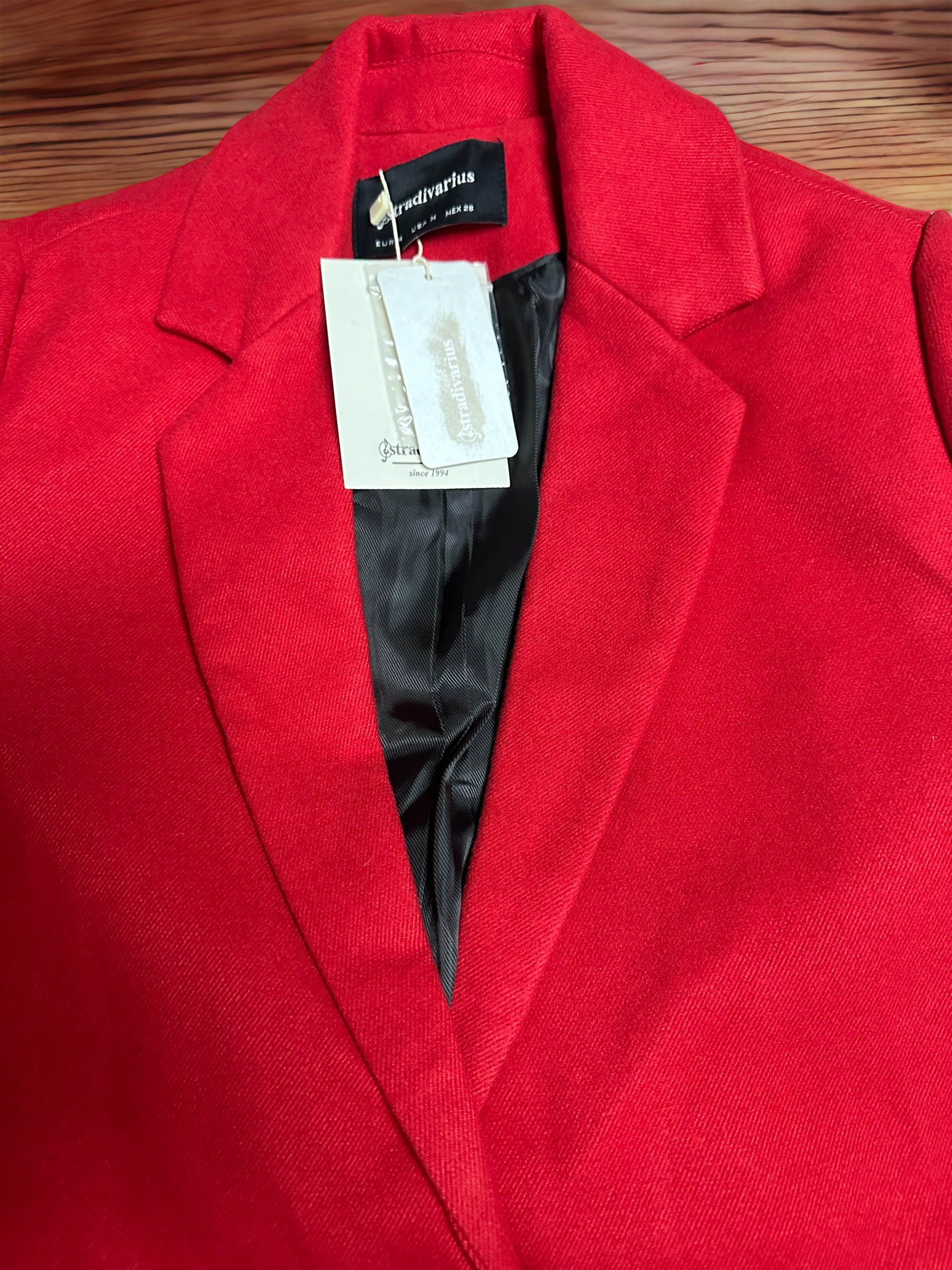 เสื้อโค้ท เสื้อโค้ทกันหนาว โค้ทสักหลาดสีแดง แบรนด์ STRADIVARIUS สำเนา