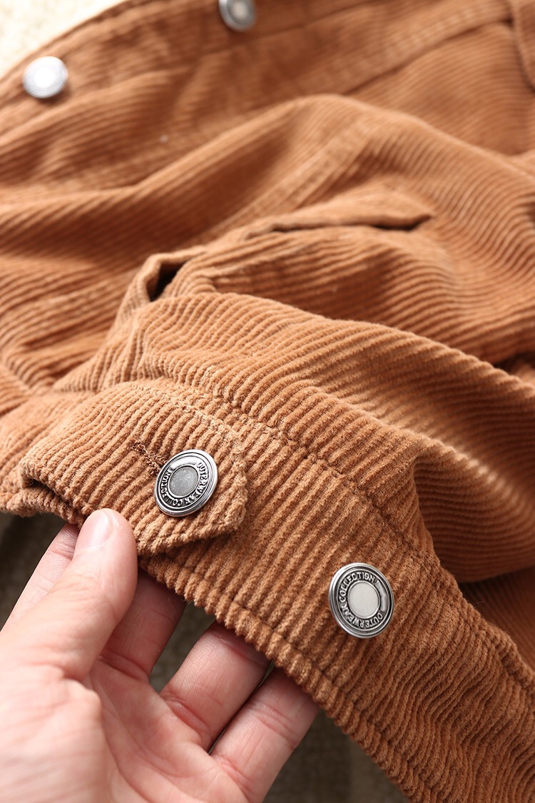 Bershka เสื้อกันหนาว เสื้อแจ็ค เนื้อลูกฟูก แต่งซับขนอุ่น สีขาวด้านใน แบรนด์ BESHKAงานสวย น่ารักมากคะ