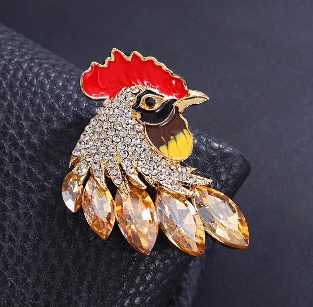 เข็มกลัด หัวไก่ สีทอง ฝังเพชร สีเหลือง บุษราคัม เข็มกลัดติดเสื้อ รูปไก่ สวย ๆ สำหรับคนเกิดปีไก่ มงคล 770754