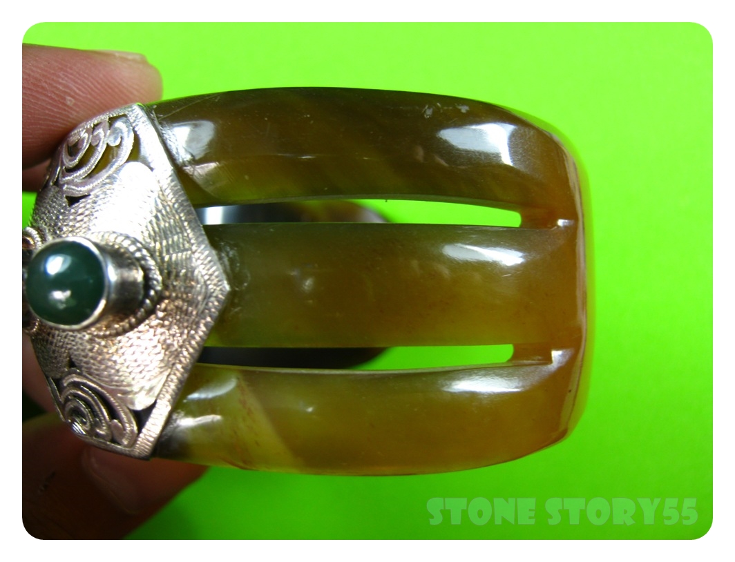 กำไลกระ จับเงินฝังพลอย(ขายแล้ว)