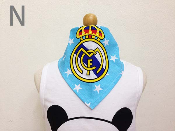 ผ้า3เหลี่ยมกันน้ำลาย มีตีนตุ๊กแกติดด้านหลัง มี 15 ลายตามภาพ