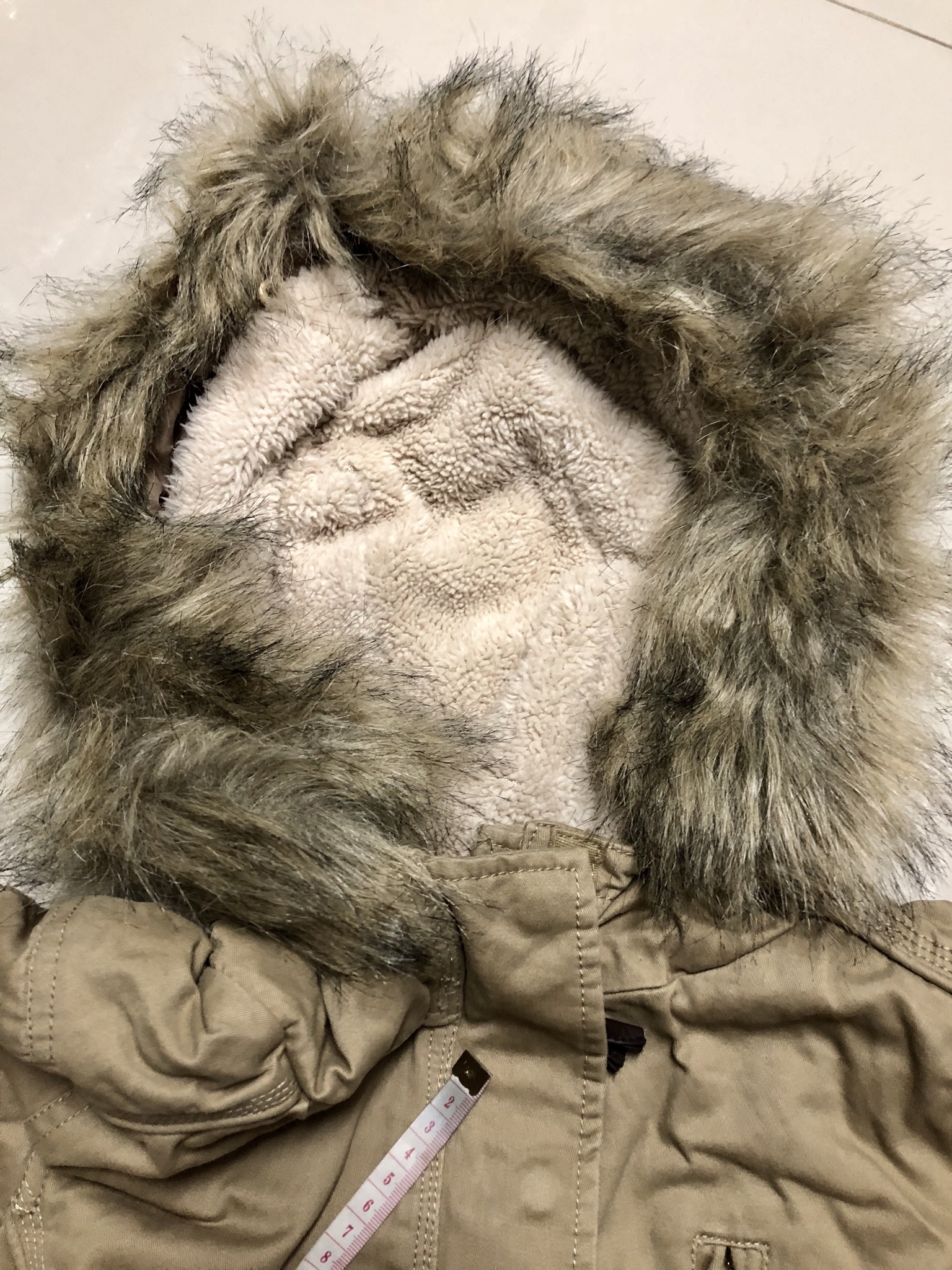 เสื้อกันหนาว เสื้อแนวPARKA กันหนาว แต่งฮูทติดเฟอร์ สีกากี แบรนด์เนม ALCOTT LOSANGELES UK แท้ ซับขนอุ่นสีขาว งานสวยเนี๊ยบมากคะ Size S/M/L /XL กากี