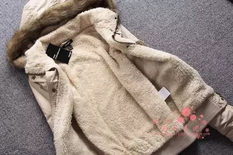 เสื้อกันหนาว ติดหมวกฮูท ติดเฟอร์ (หมวกฮูท มีซิบถอดใส่ได้/ ขนเฟอร์ มีกระดุมถอดใส่ได้คะ ) size S/M