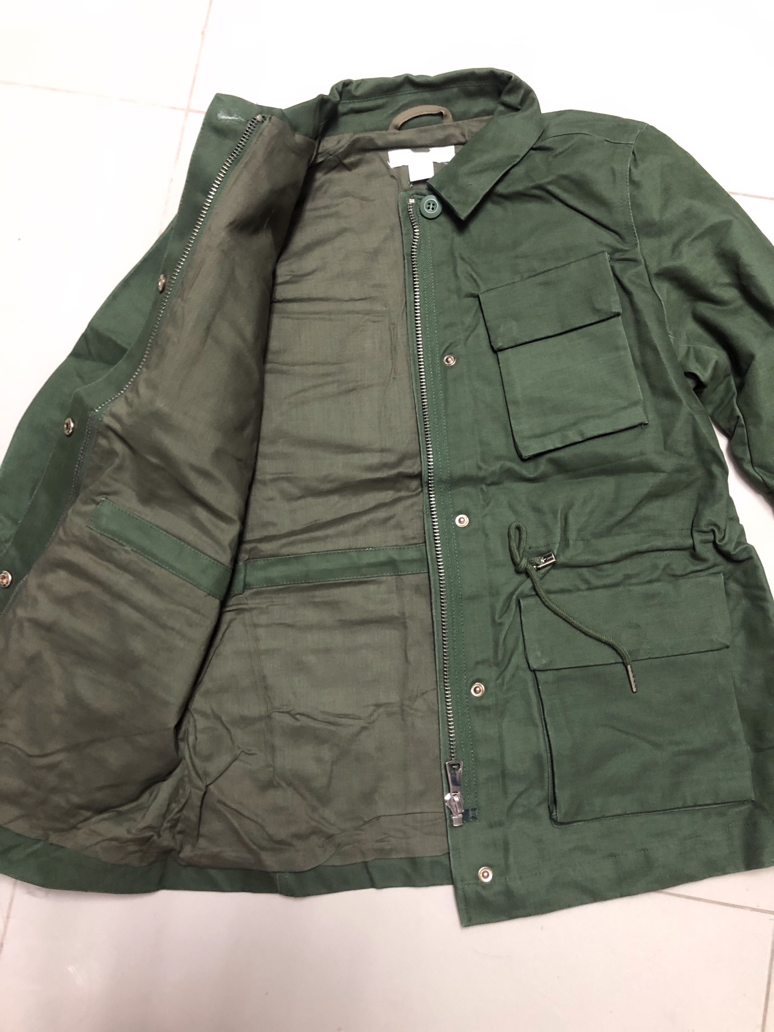 H&m เสื้อนอกเขียวทหาร เสื้อแจ็คเก็ต เสื้อฮู้ด แนวทหาร แพทเทินสวย เท่ห์ มาก คะ งาน H&M ตัดป้าย เขียว