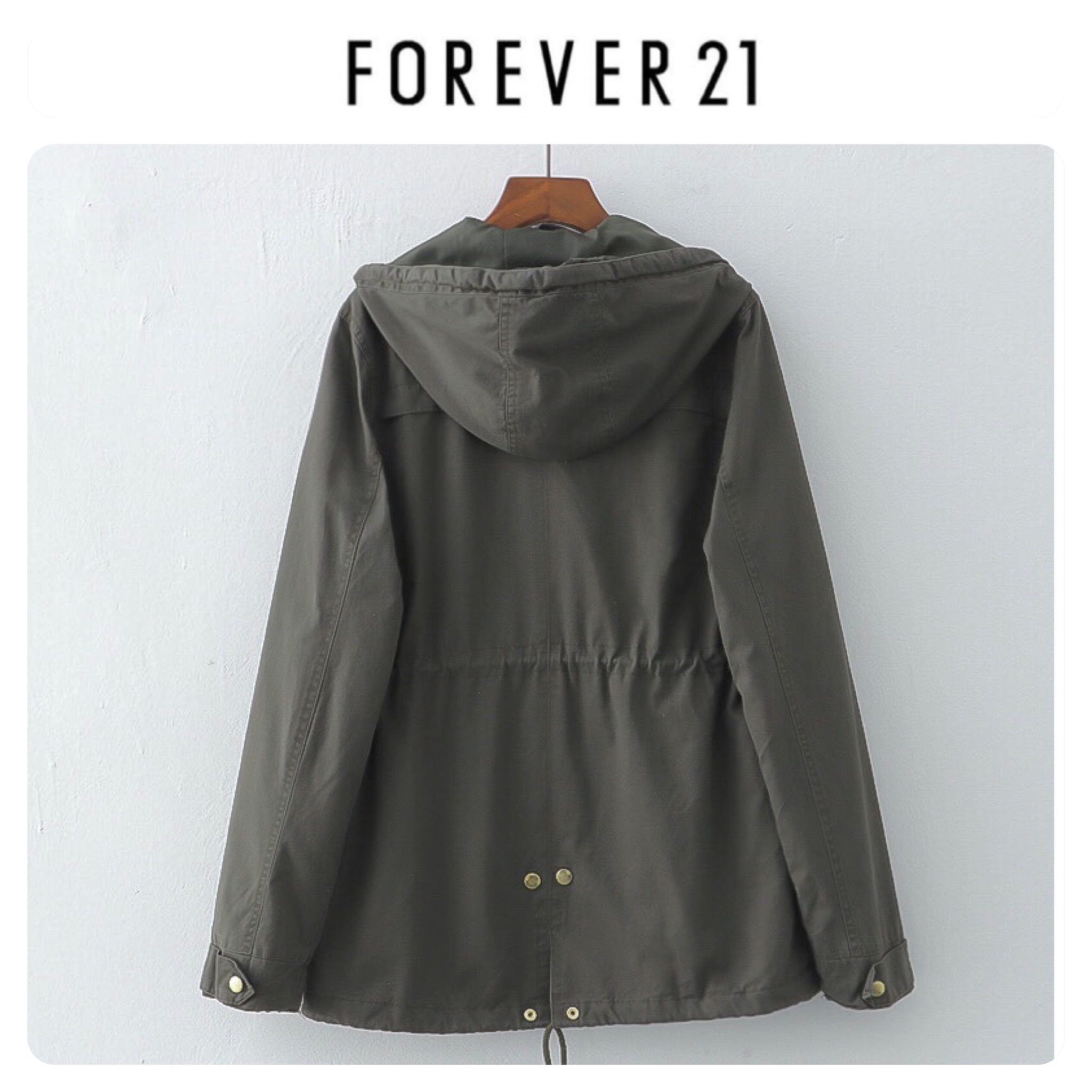 Forever21 เสื้อฮู้ดเขียวทหาร เสื้อแจ็คเก็ต แนวทหาร แพทเทิน สวย เท่ห์ มาก แบรนด์ FOREVER21 เขียว