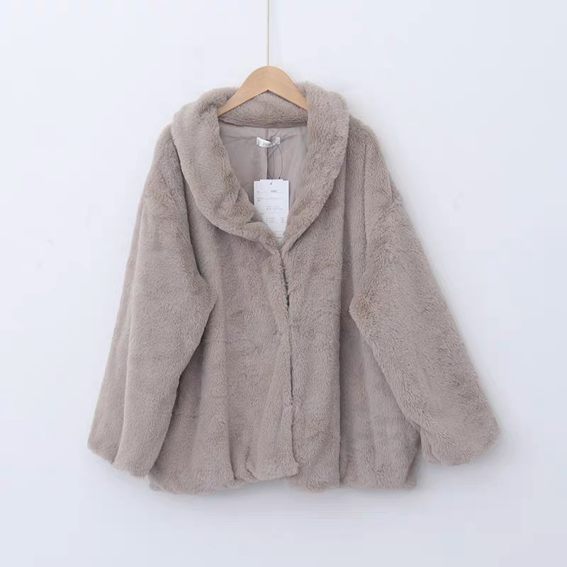 เสื้อโค้ทเฟอร์ โค้ทขนสัตว์เทียม แบรนด์ AZUL by moussy สีเทา ขนนุ่ม งานสวย พรีเมี่ยมมากเลยคะ งานช็อปแท้100% คะ SIe S/M/L สำเนา สำเนา น้ำตาล