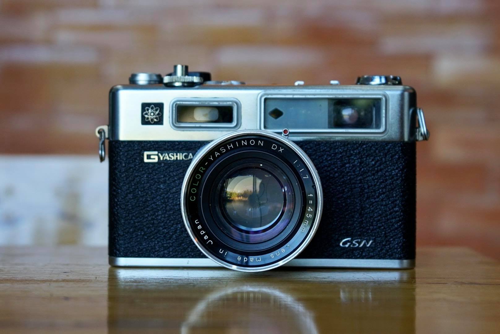 YASHICA ELECTRO 35 GSN COLOR YASHINON DX 45MM. F1.7