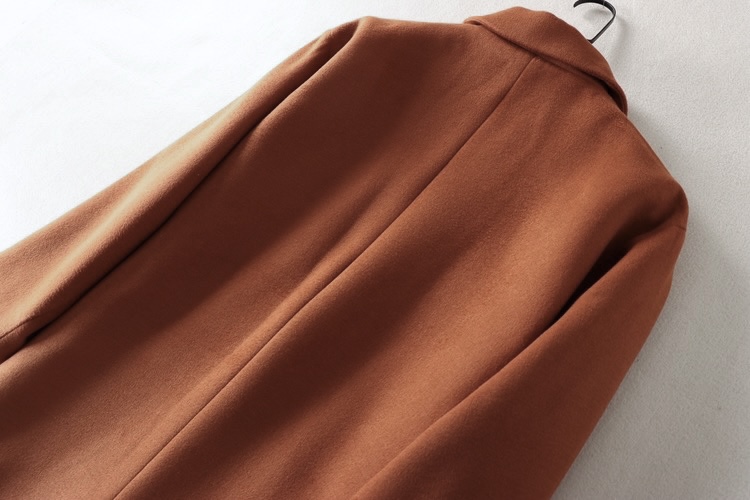 เสื้อโค้ท เสื้อกันหนาว เนื้อผ้าสักหลาดวูล สีน้ำตาลอิฐ แบรนด์ ikumi studio