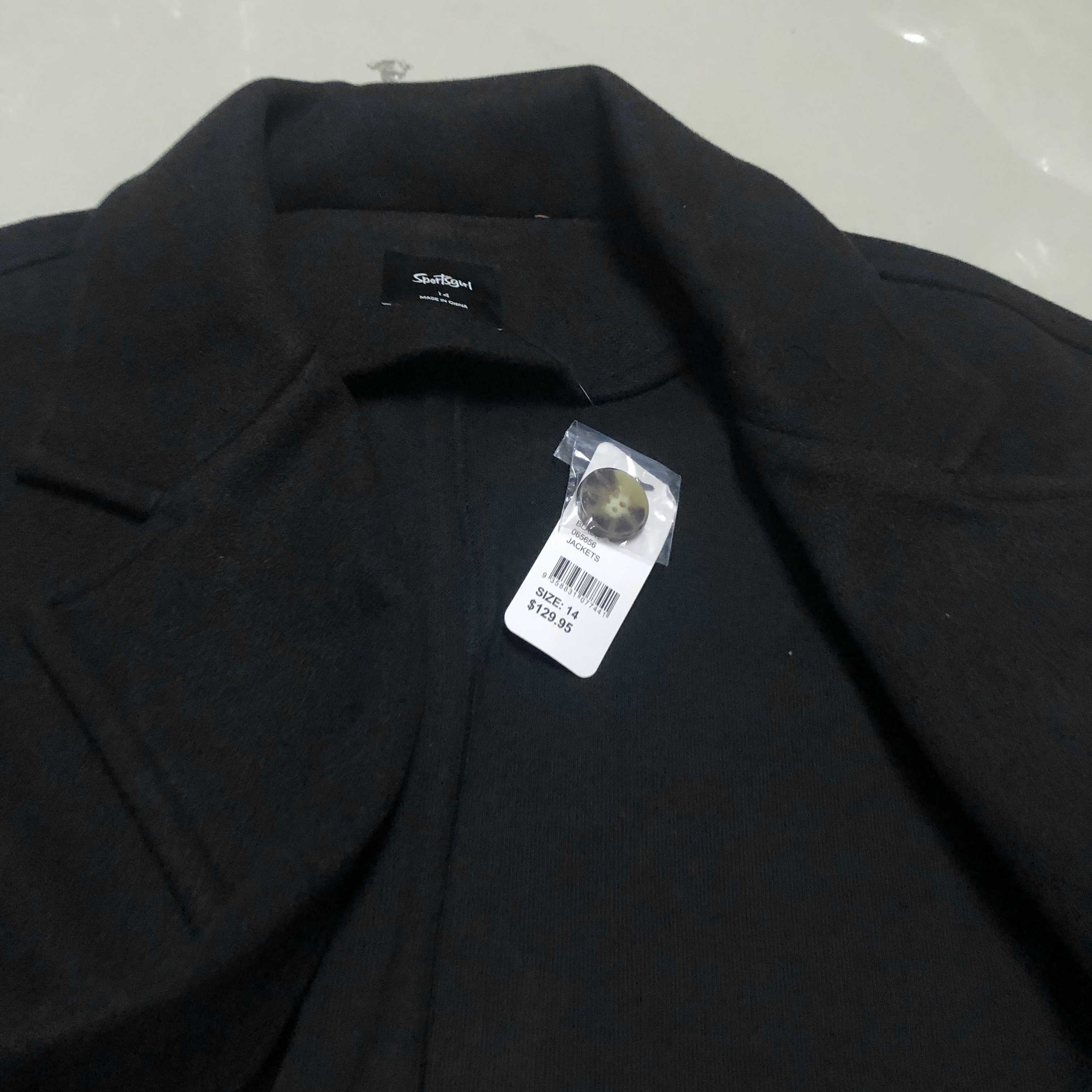 เสื้อโค้ดกันหนาว เสื้อกันหนาว overcoat โค้ทวูล สักหลาด ผสมวูล สีดำ แต่งคอปก กระดุมสองแถว แบรนด์ATCHING สำเนา สำเนา สำเนา สำเนา สำเนา ดำ