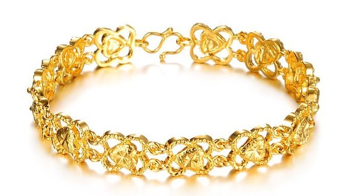 สร้อยข้อมือทอง 18 K สร้อยข้อมือผู้หญิง ดีไซน์ เป็น หัวใจ อยู่ใน ดอกไม้ สร้อยข้อมือ ใส่ออกงานบวช งานแต่งงาน งานกลางคืน สวยหรู ดูดีค่ะ 10184