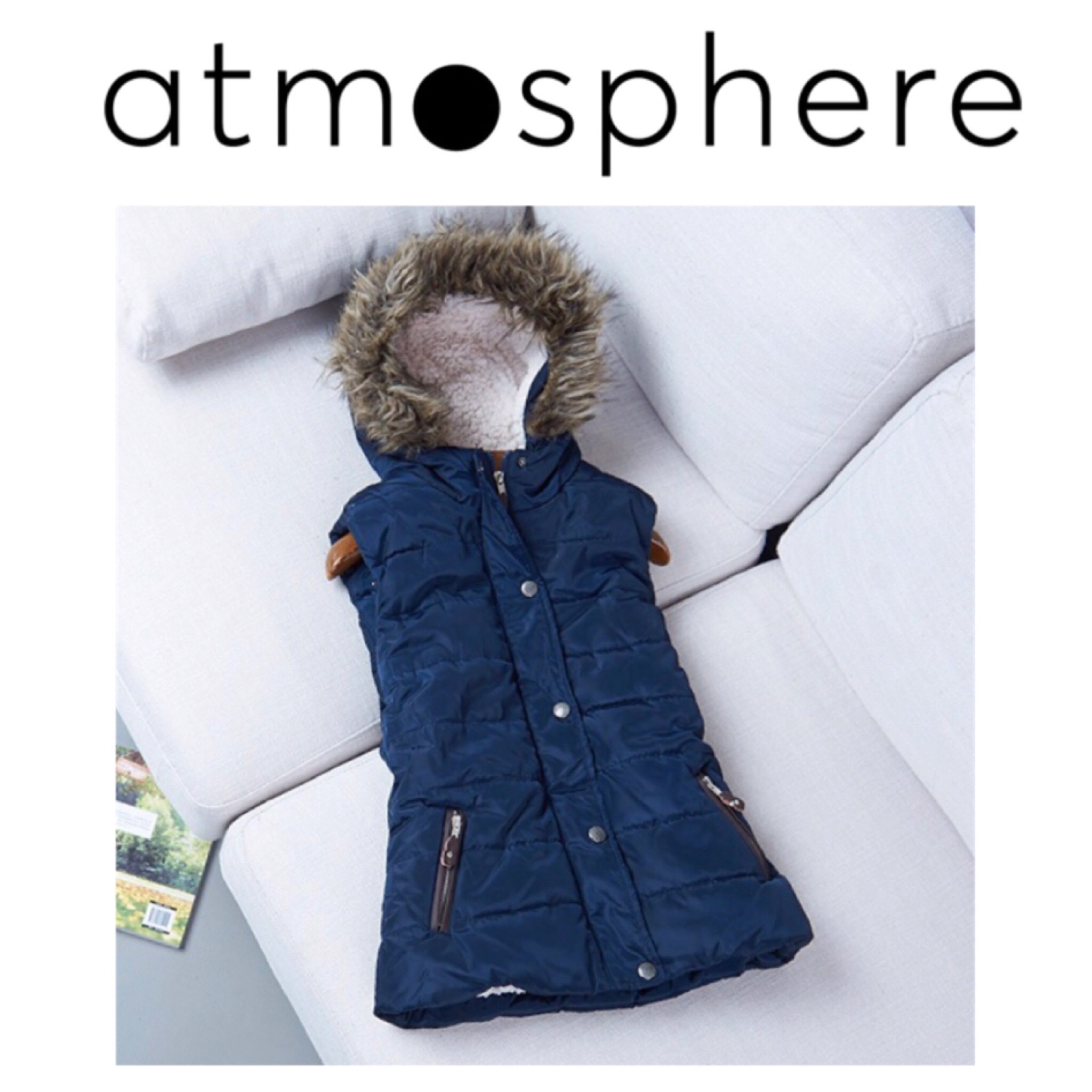 Atmosphere เสื้อกั๊ก กั๊กฮูทกันหนาว สีน้ำเงิน แบรนด์เนม ATMOSPHERE แท้ แต่งเฟอร์ ซับขนอุ่นสีขาวด้านใน สวย หรู อุ่นจ้า SIZE S/M/L/XL/XXL น้ำเงิน