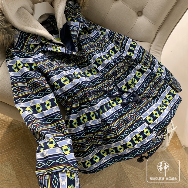 ES STYLE BY Etam เสื้อกันหนาวฮูท เสื้อฮู้ดแต่ง ขนเฟอร์ บุนวมอุ่น แต่งลายกราฟฟิคชนเผ่า ES STYLE by ETAM (ขนเฟอร์ &แถบขนอุ่นด้านในถอดได้ค่ะ) ลายกราฟฟิค