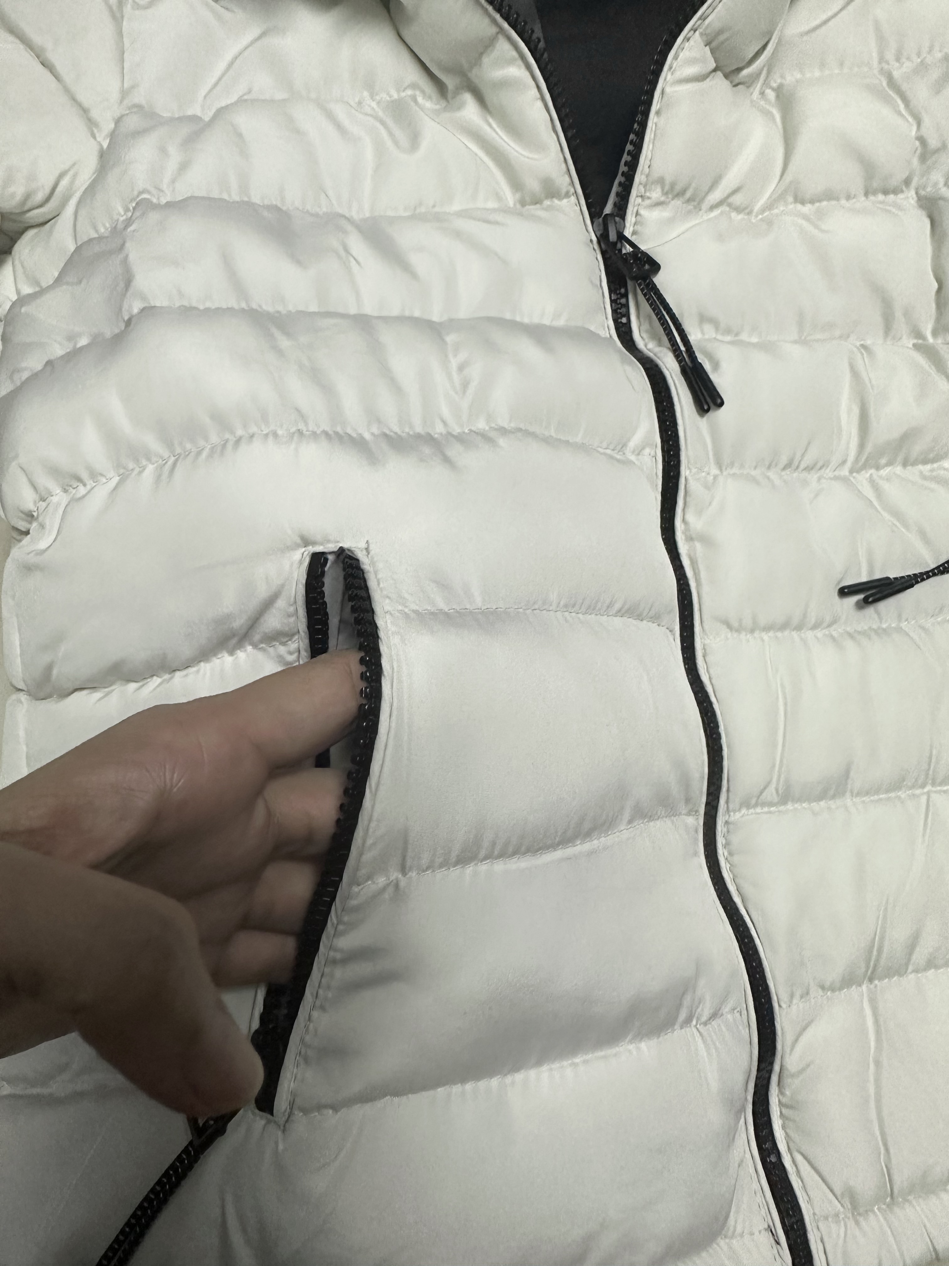 เสื้อกันหนาว เสื้อฮู้ดเฟอร์ บุนวมอุ่น สีขาว แบรนด์ FB SISTER (padded puffer coat สำเนา ขาว