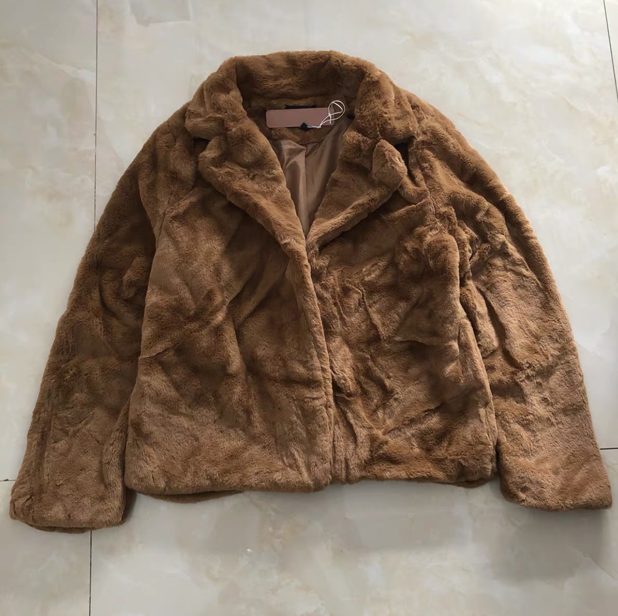 เสื้อเฟอร์กันหนาว หมวกฮู้ด เสื้อขน (FLUFFY COAT) แบรนด์ LOVE TREE