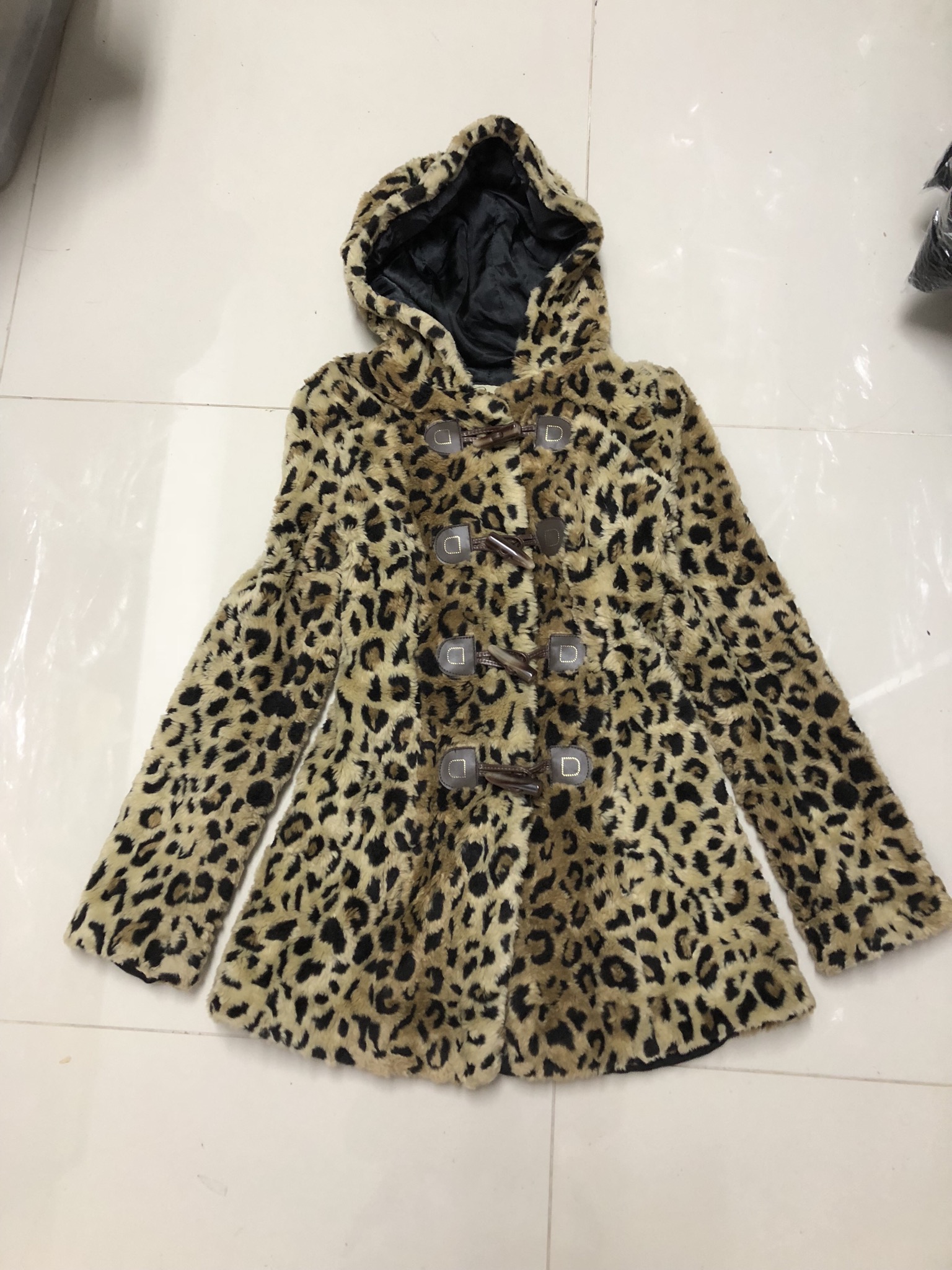 Etam เสื้อกันหนาว ฮูท เสื้อกันหนาวแต่งขน ลายเสือ แบรนด์เนมETAM แท้ งานสวย เนื้อขนนุ่ม หรู มากคะ size S/M ลายเสือ
