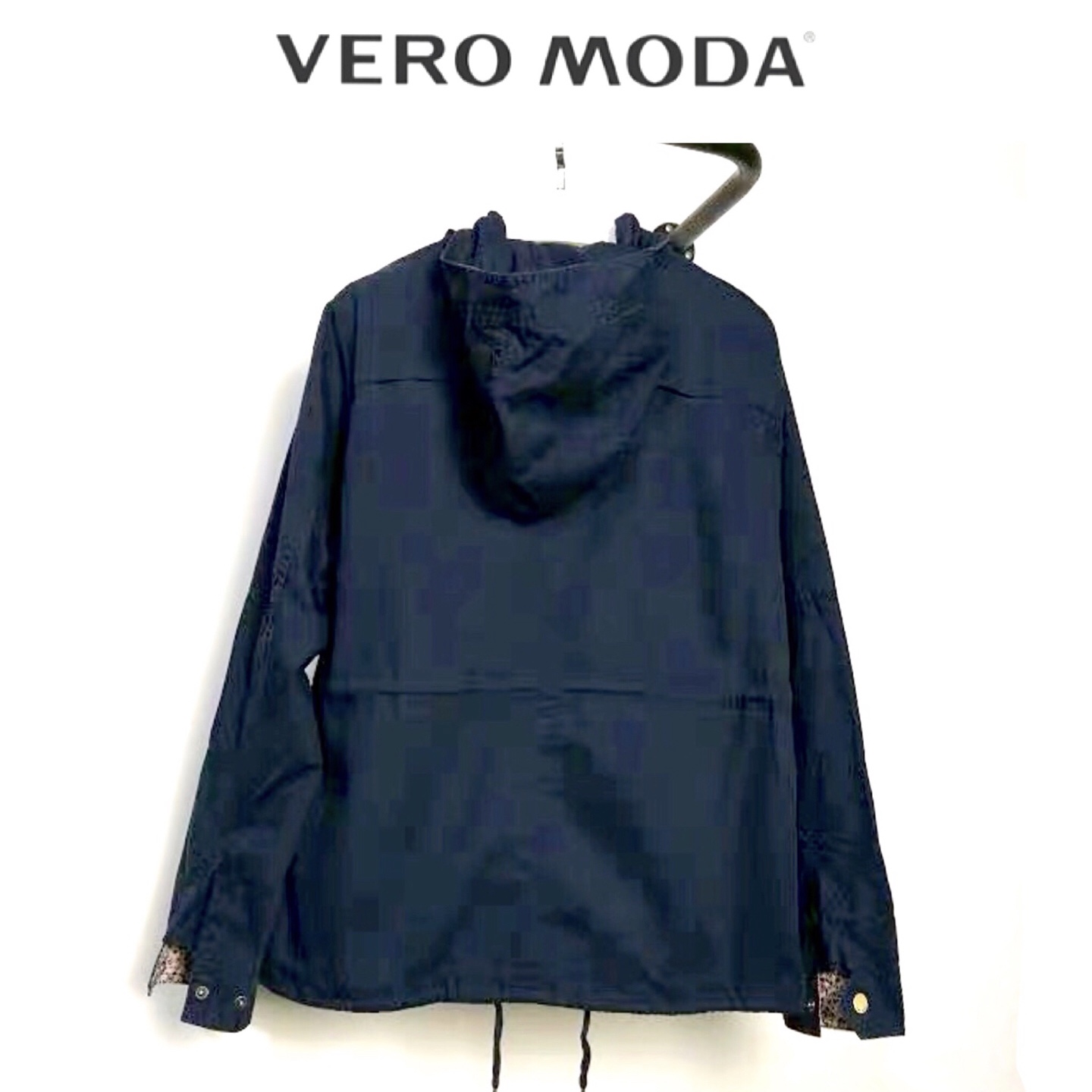 Vera moda เสื้อฮู้ดทหาร เสื้อคลุม สีเขียว หมวกฮู้ด เสื้อปาร์กา เสื้อ นอก งานแบรนด์ VERA MODA งานสวยเท่ห์มากคะ Size M/L/XL เขียว