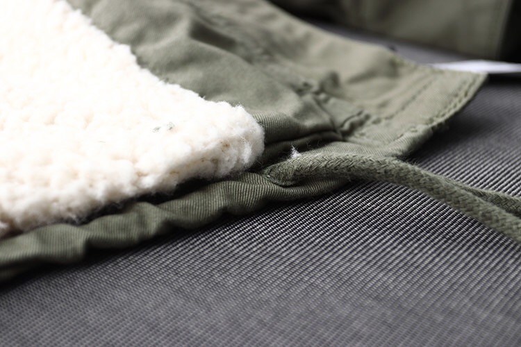 Benetton เสื้อกันหนาว parka ปาร์ก้า โค้ทกันหนาว เสื้อฮูทเฟอร์ สีเขียว แบรนด์เนม BENETTON แต่งขนเฟอร์ ซับขนอุ่นด้านใน(เฟอร์ถอดได้คะ) เขียว