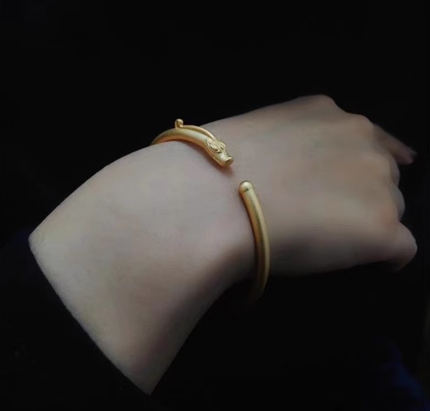 กำไลข้อมือ มังกรทอง มังกรเงิน แบบไม่มีลาย กำไลข้อมือ ดีไซน์ เป็น มังกร พันมือ แบบเรียบ ๆ ใส่ได้ทุกโอกาส 958247