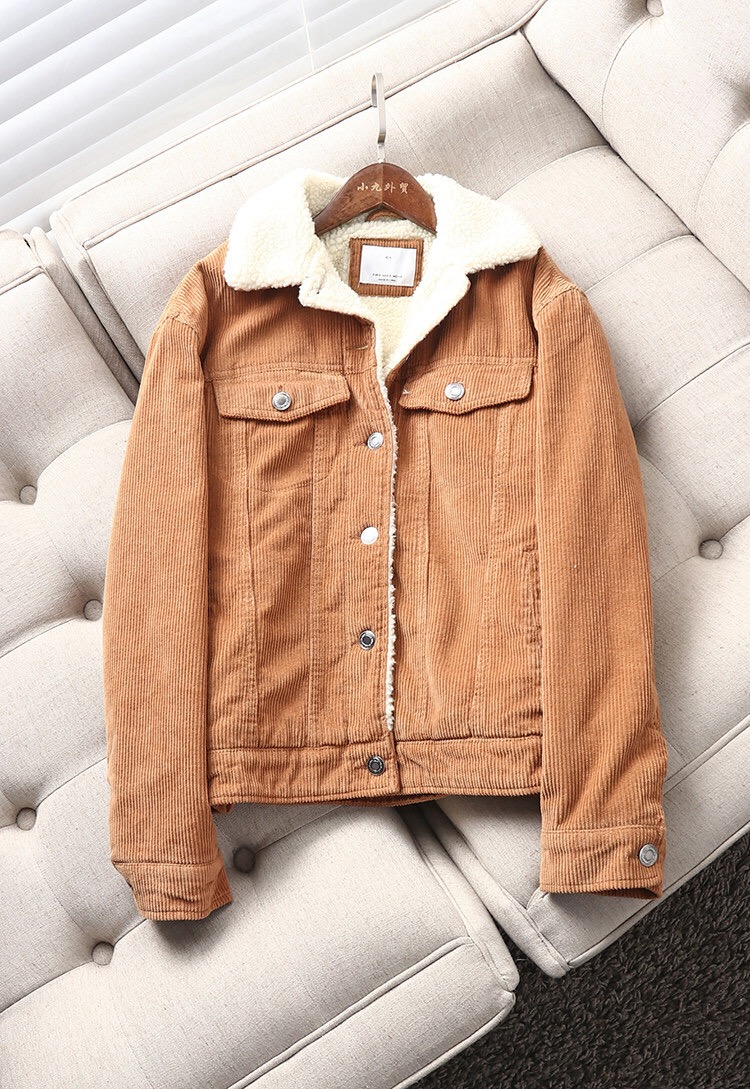 Bershka เสื้อกันหนาว เสื้อแจ็ค เนื้อลูกฟูก แต่งซับขนอุ่น สีขาวด้านใน แบรนด์ BESHKAงานสวย น่ารักมากคะ