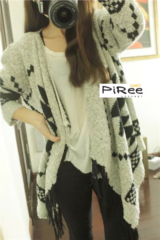 เสื้อหนาว ไหมพรมแซมดิ้นเงิน ลายถักชนเผ่า ชายแต่งพู่ งานZARA KNIT