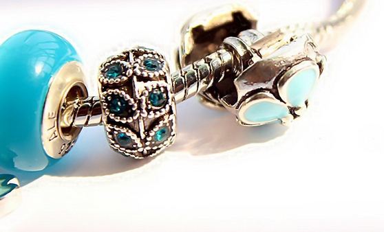 สร้อยข้อมือ Diy สไตล์ Pandora สร้อยข้อมือ ผู้หญิง Hand made ธีม สีฟ้า ใส่ Charm ดอกไม้ และ Glass bead สีฟ้า สดใส สร้อยข้อมือวัยรุ่น 622920