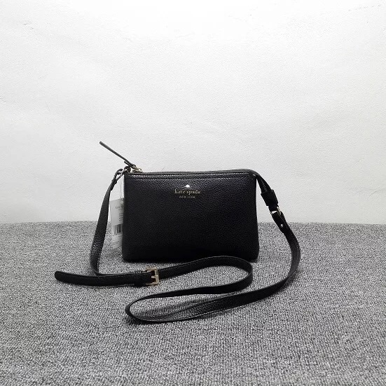 กระเป๋า หนังสะพายข้าง สีดำ KATE SPADE หนังเนื้อละเอียด หรู งานแบรนด์เนมแท้ 100% คะ size 20*14*3.5 cm