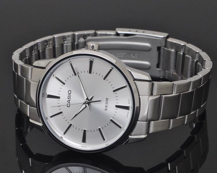 CASIO นาฬิกาคาสิโอ นาฬิกาข้อมือ นาฬิกากันน้ำ นาฬิกาของแท้ ประกันศูนย์ CMG 1 ปี รุ่น MTP-1303D-7A นาฬิกาสีเงิน