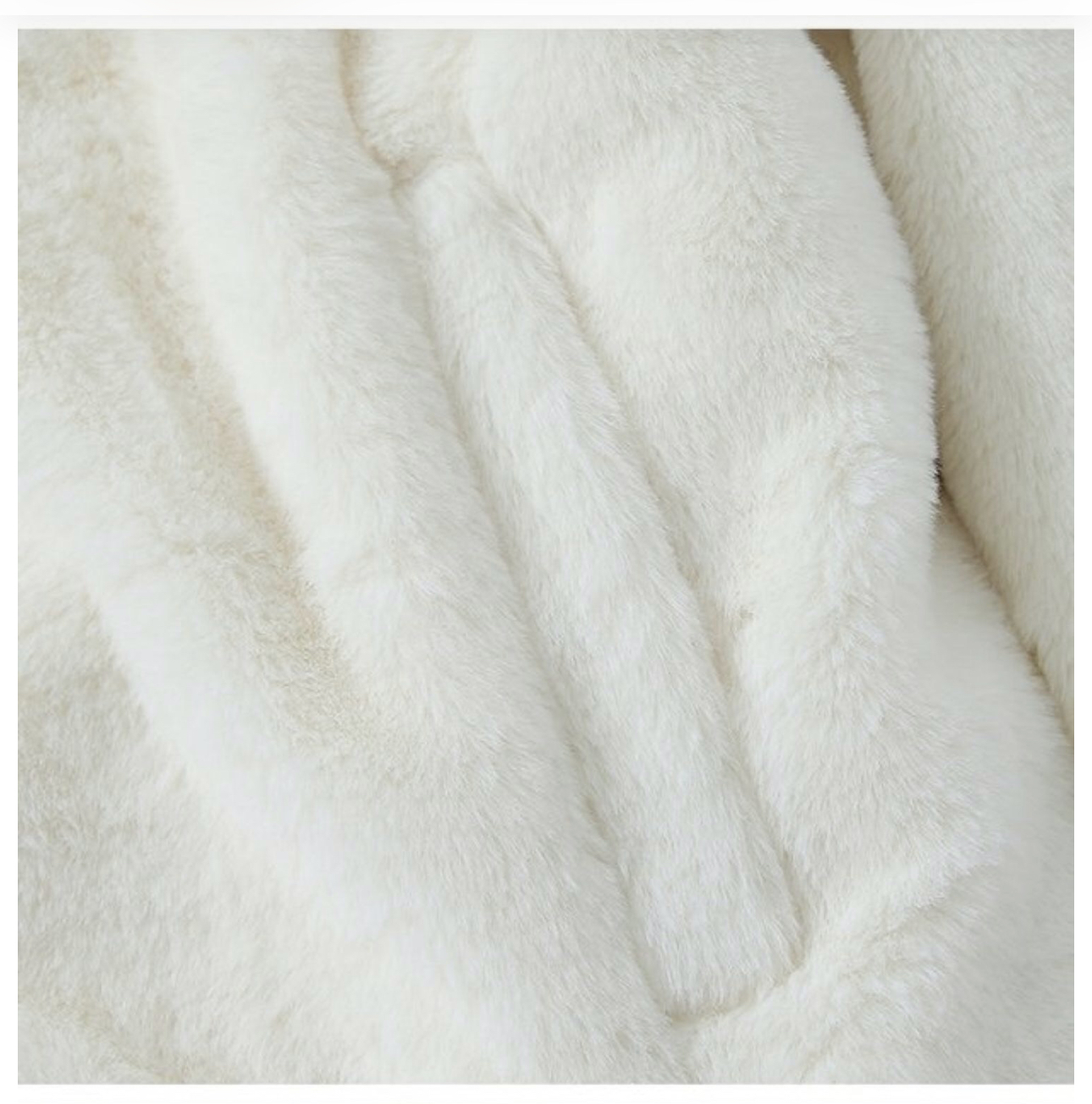Forever21 เสื้อเฟอร์กันหนาว หมวกฮู้ด เสื้อขน แบรนด์ forever21 (FLUFFY COAT) ขาว