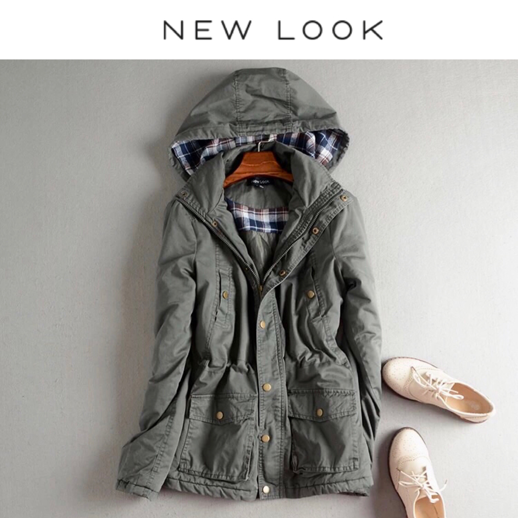 New look เสื้อกันหนาวติดหมวกฮูท เสื้อคลุม เสื้อโค้ช กันหนาว สีเขียว แบรนด์ NEW LOOK แต่งซับผ้าสำลีลายตารางด้านใน brandname NEW LOOK สวย เท่ห์มากคะ Size XS/S/M