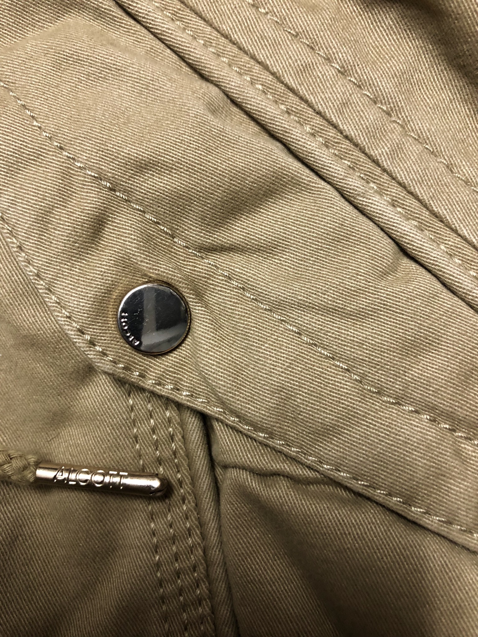 เสื้อกันหนาว เสื้อแนวPARKA กันหนาว แต่งฮูทติดเฟอร์ สีกากี แบรนด์เนม ALCOTT LOSANGELES UK แท้ ซับขนอุ่นสีขาว งานสวยเนี๊ยบมากคะ Size S/M/L /XL กากี