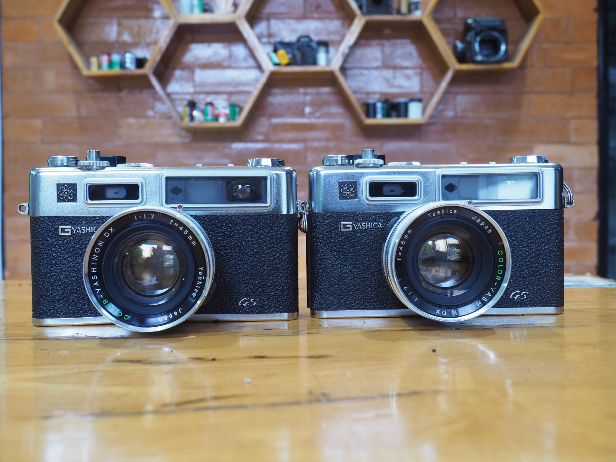 YASHICA ELECTRO 35 GS YASHICA COLOR YASHINON DX 45MM.F1.7