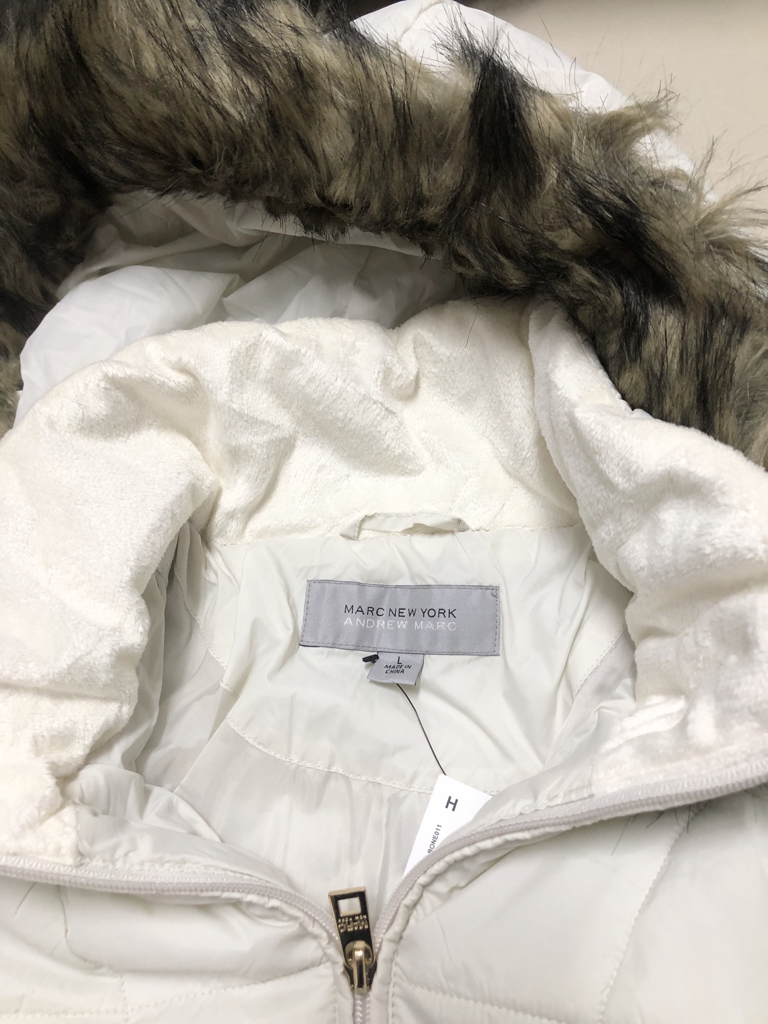 เสื้อโค้ท เสื้อกันหนาว ฮู้ด บุนวมอุ่น เนื้อผ้าสังเคราะห์ MARK NEW YORK (Padded puffer coat) ขาว