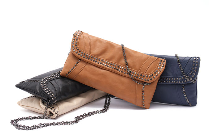 กระเป๋า Clutch มือ TONI BIANCO แบรนด์สุดหรูออสเตรเลีย สีน้ำตาลอ่อน หนังหรูสุดนุ่ม สายโซ่ ถอดใส่ได้คะ