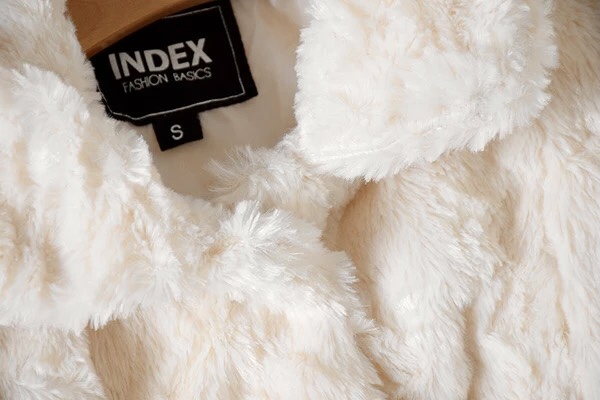 เสื้อกันหนาว เสื้อหนาวแต่งขน สีขาวครีม แบรนด์INDEX ขนสวย นุ่ม น่าสัมผัสมากจร้า Size S/M